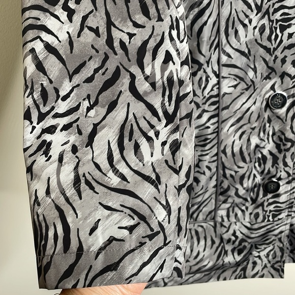 Dennis By Dennis Basso Grey Black Animal Print Rain Jacket Size Medium - Picture 5 of 13